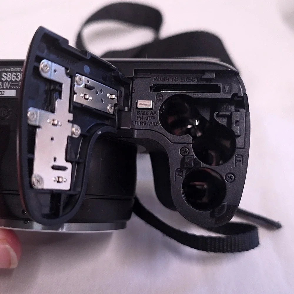 Fujifilm FinePix S8630 Digital Camera Black 36x Zoom 16MP HD Video Bundle Works
